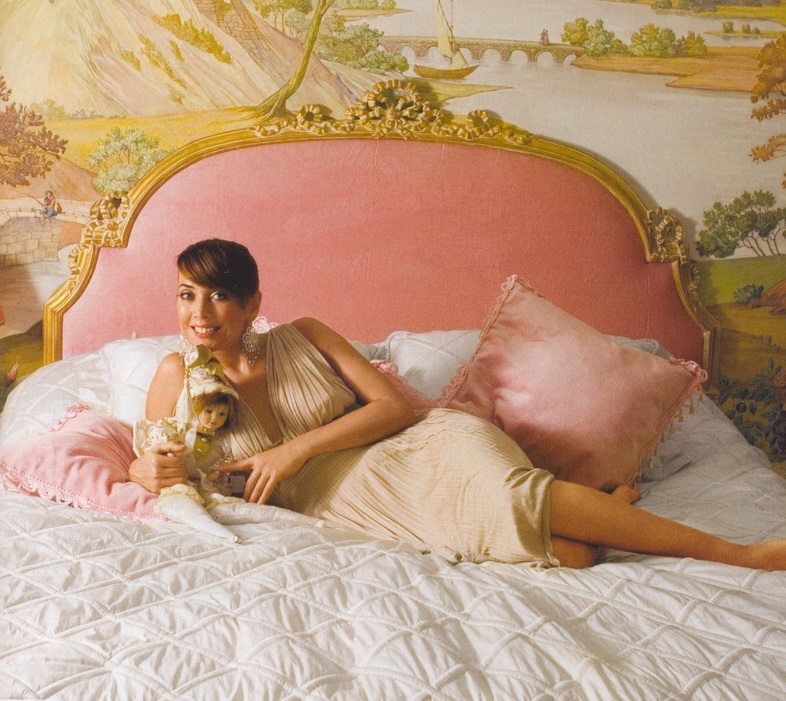 Жанна Фриске на интимных фото из домашнего фотоальбома