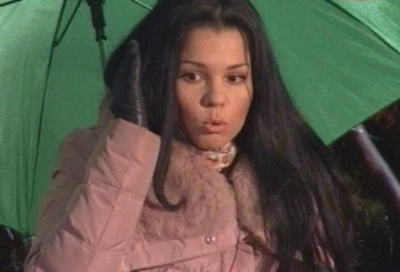 Новенькая участница Снежок пыталась показать зубки, за это их чуть не повыбивали