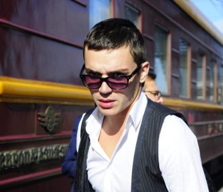 Женя Кузин гей? Подозрения коллектива.