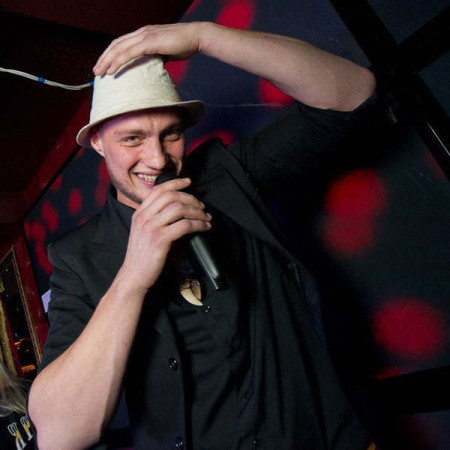 Задойнов начал писать песни