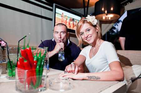 Михаил Терехин и Ксения Бородина продают «Терем на двоих» Михаил Терехин и Ксения Бородина продают «Терем на двоих»