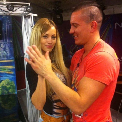 Танцы-обниманцы, танцуют вокруг испанцы!