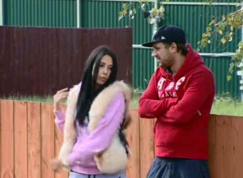 Еще одна «черная вдова» проекта, но теперь в брюках Еще одна «черная вдова» проекта, но теперь в брюках