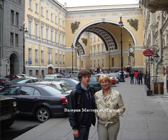 Женя Руднев с мамой до проекта