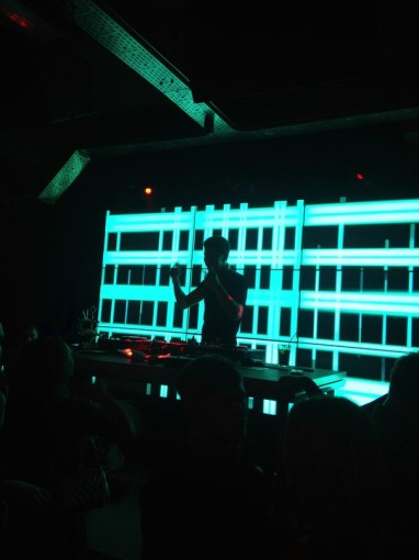 _TXFMmUox78