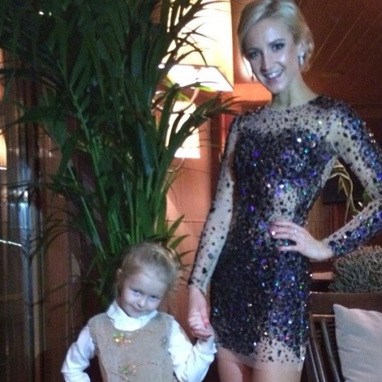 Практически голая Ольга Бузова решила порадовать детишек своим нарядом!