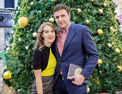 Собчак играет с родственниками
