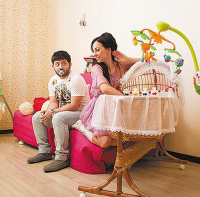 В семье Миши Галустяна не всё спокойно. В семье Миши Галустяна не всё спокойно.