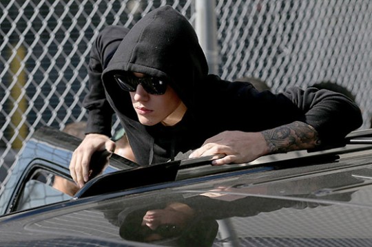 Джастина Бибера выпустили под залог. Джастина Бибера выпустили под залог.