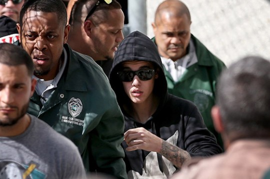 Джастина Бибера выпустили под залог. Джастина Бибера выпустили под залог.