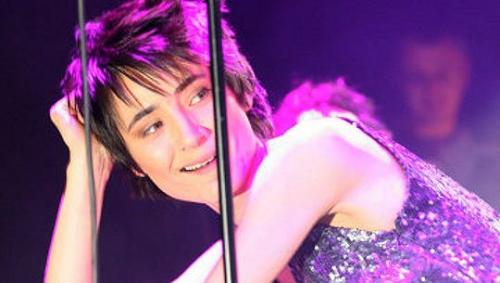 Земфира отозвала свои обвинения в адрес Первого Канала. Земфира отозвала свои обвинения в адрес Первого Канала.