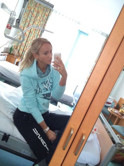Бузова навестила мужа в больнице и даже зеркало нашла
