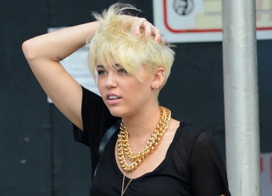 Майли Сайрус выступила в нижнем белье.