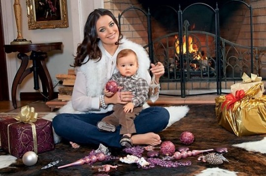 Оксана Фёдорова подарит сыну бубен.