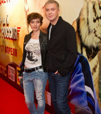 Сергей Светлаков вывел жену в свет.