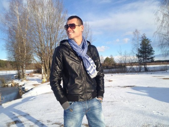 R-_zmBA3M9I R-_zmBA3M9I