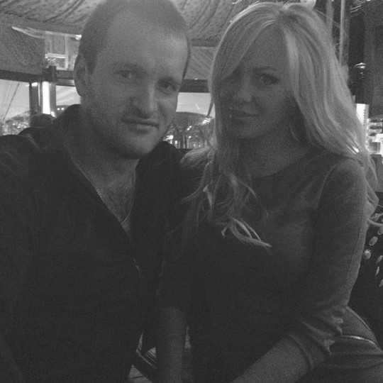 A2YX4mUW5Ug A2YX4mUW5Ug