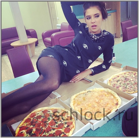 Чем жители поляны занимаются по вечерам? Чем жители поляны занимаются по вечерам?