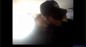 Гаути целуется с мужчиной