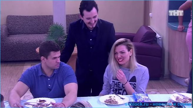 Тоска замучила или Курочка скучает с Петушком?
