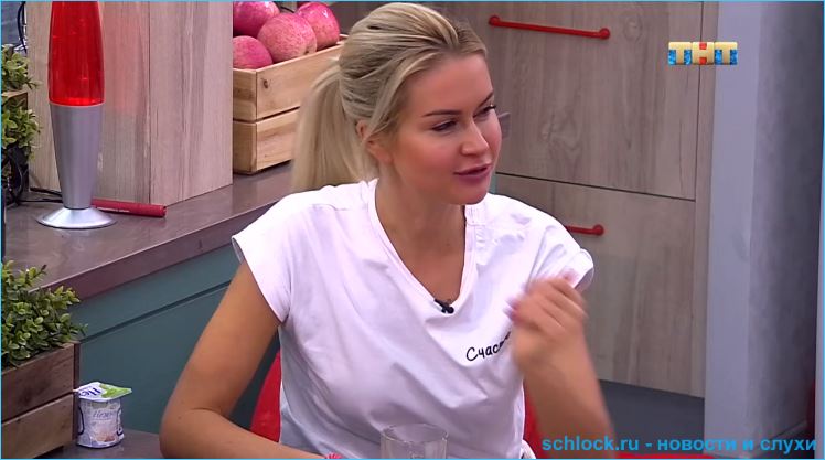 С кем проводит ночи Африкантова за периметром?