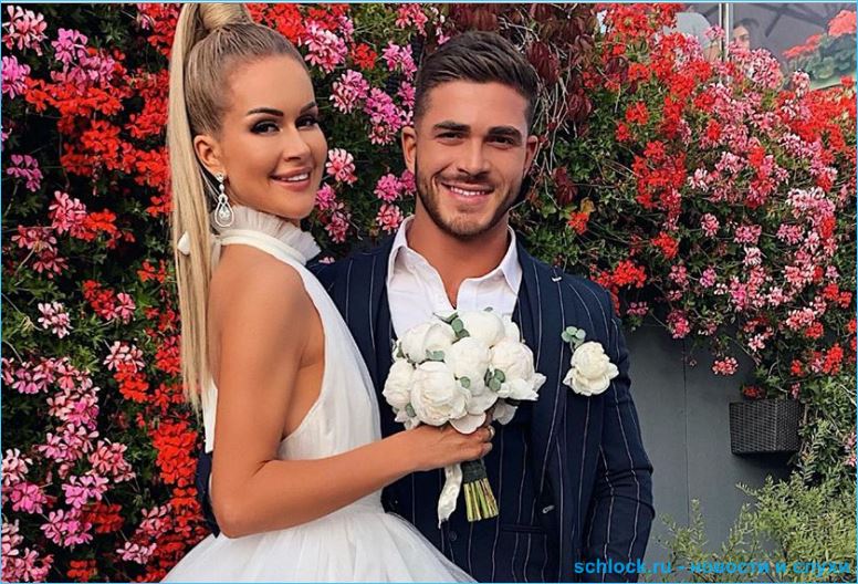 Марина Африкантова и Роман Капаклы отправились в свадебное путешествие в Париж