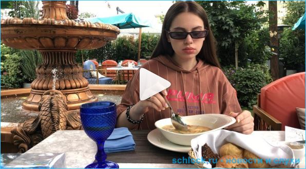 Беременная Александра Артемова стала гурманом