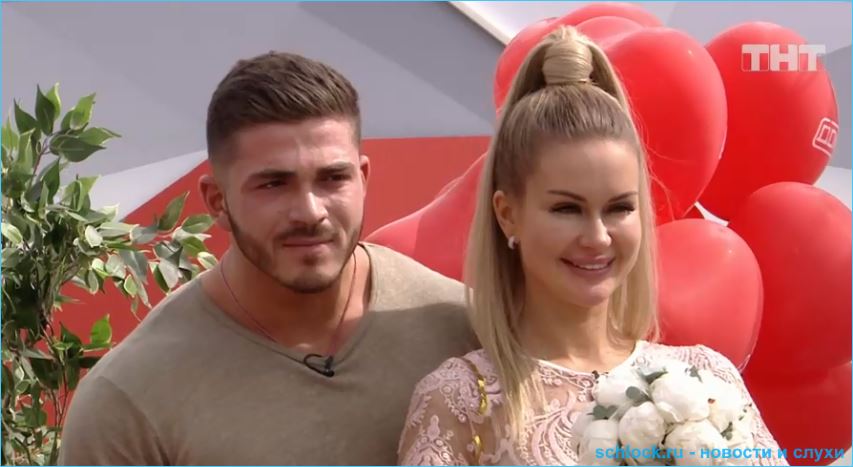 Скромная проектная свадьба Марины Африкантовой и Романа Капаклы