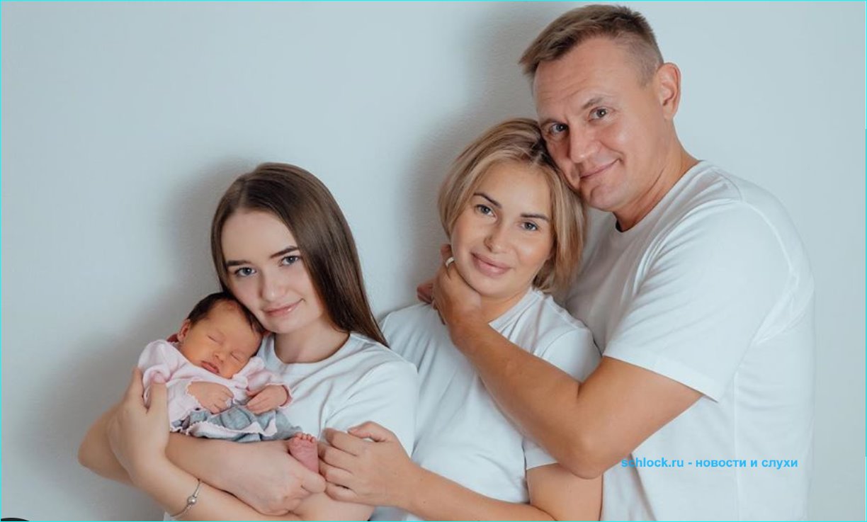 Меньщиков и Монах возвращаются с детьми на дом 2