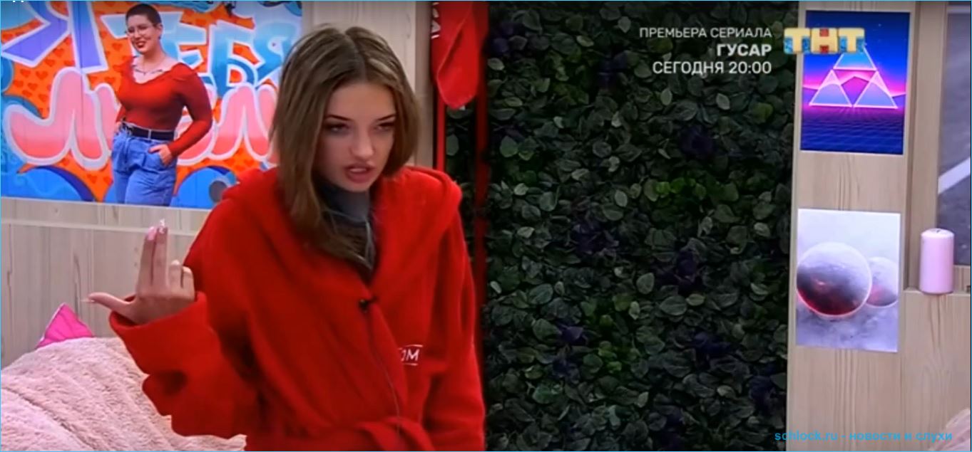 Марсиага увеличила губы и проколола язык