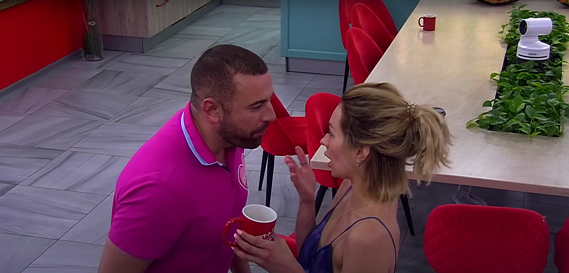 Брянская встречается с мужчиной за периметром - уверен Алексей Адеев Брянская встречается с мужчиной за периметром - уверен Алексей Адеев