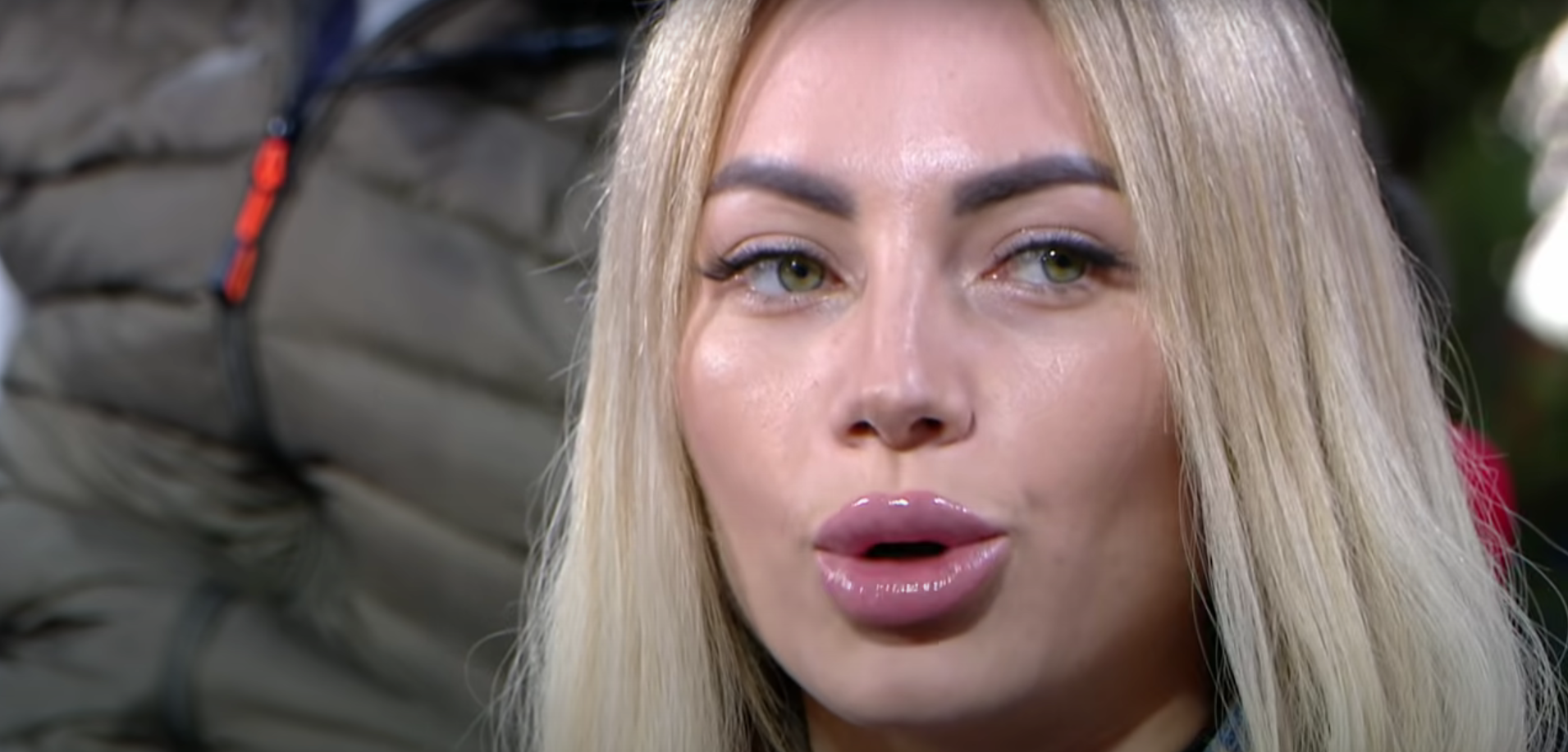 Брянская встречается с мужчиной за периметром - уверен Алексей Адеев