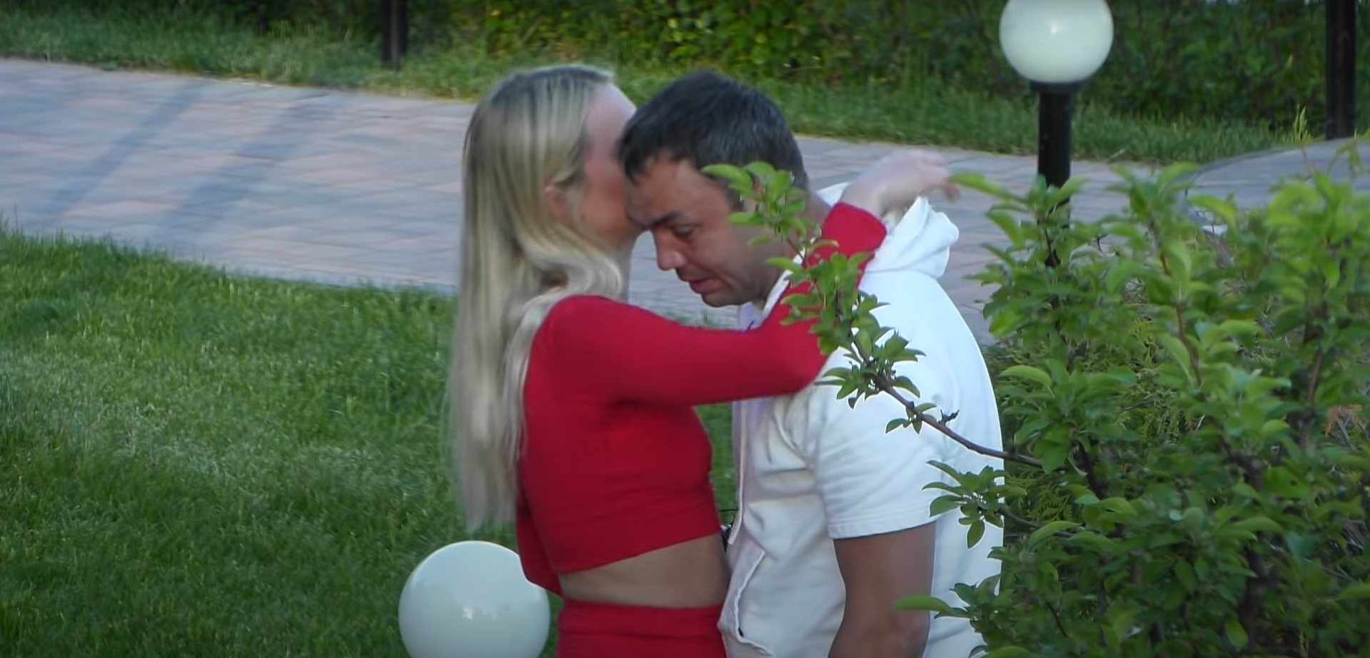 Давидова превратила Сашу Гобозова в плачущую служанку