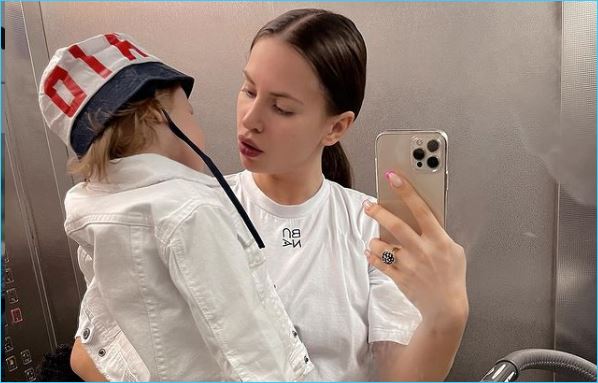 Кузин отправился на съезд, Артемова подает на развод