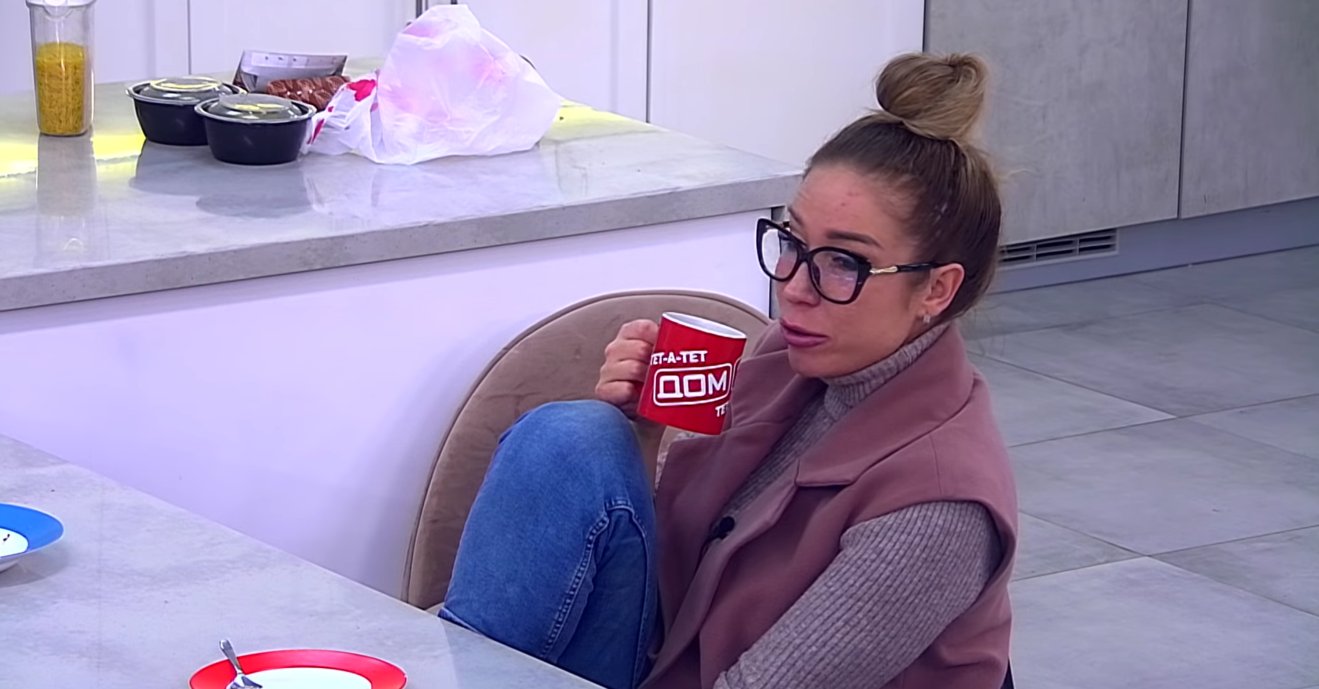 Экс-участник проекта Артём Мартинчик попытался пролезть на Дом 2 под забором