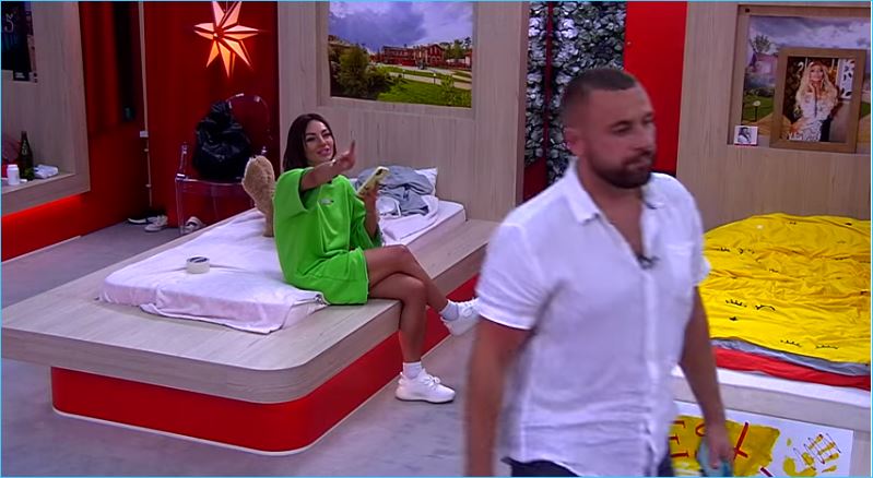 Операторы Дома 2 не успевают за ссорами Брянской и Адеева