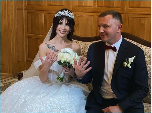 Илья Яббаров и Анастасия Голд отмечают ситцевую свадьбу