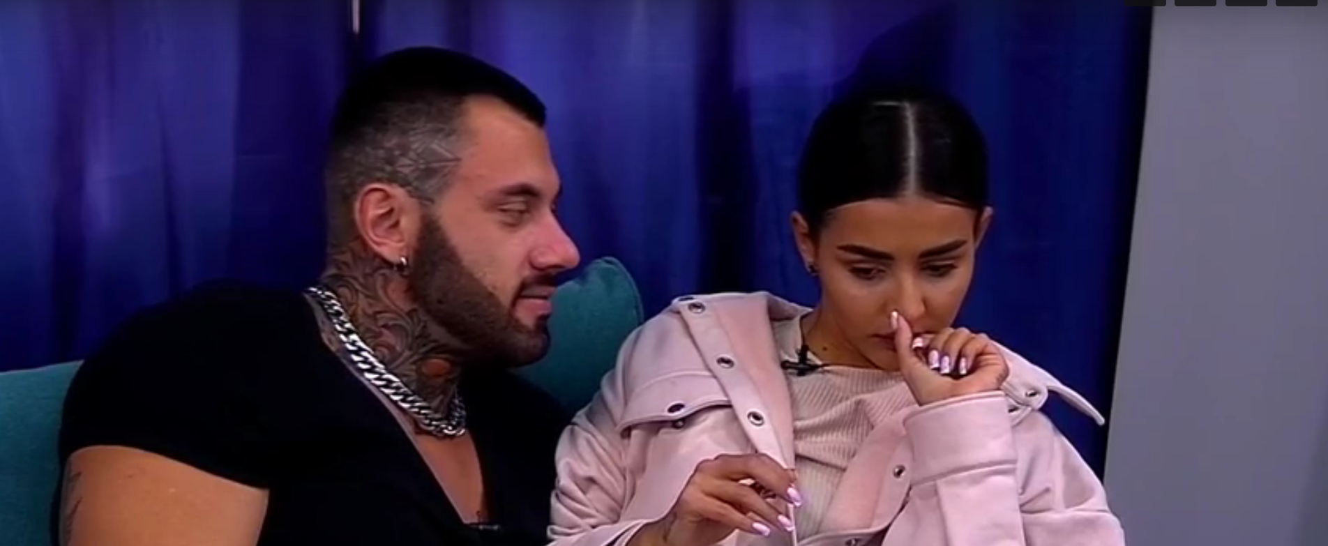 Артём Грант позорит Бухынбалтэ, называя её грязнулей Артём Грант позорит Бухынбалтэ, называя её грязнулей