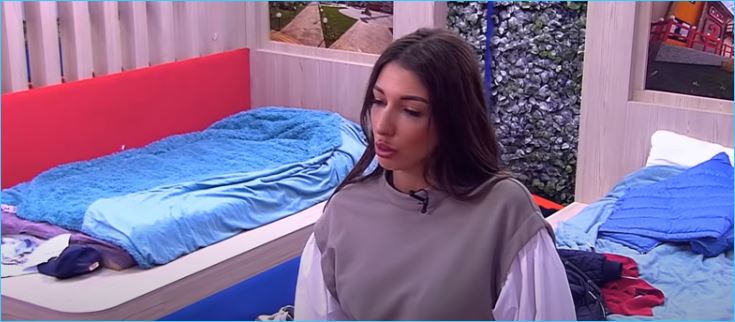 Стало известно почему Яна Захарова срочно вернулась на поляну Дома 2