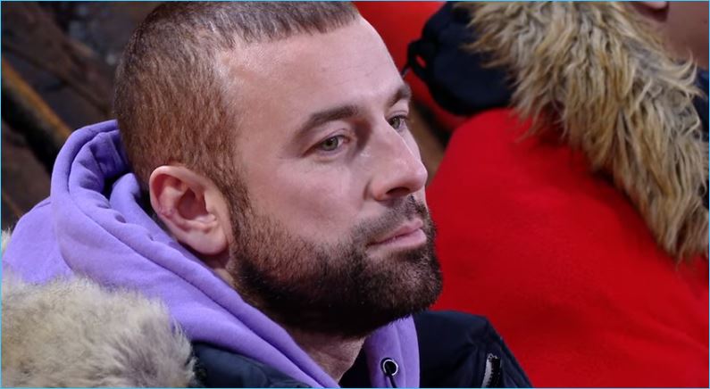 Алексей Адеев обиделся на девушек легкого поведения и критикует их в сети
