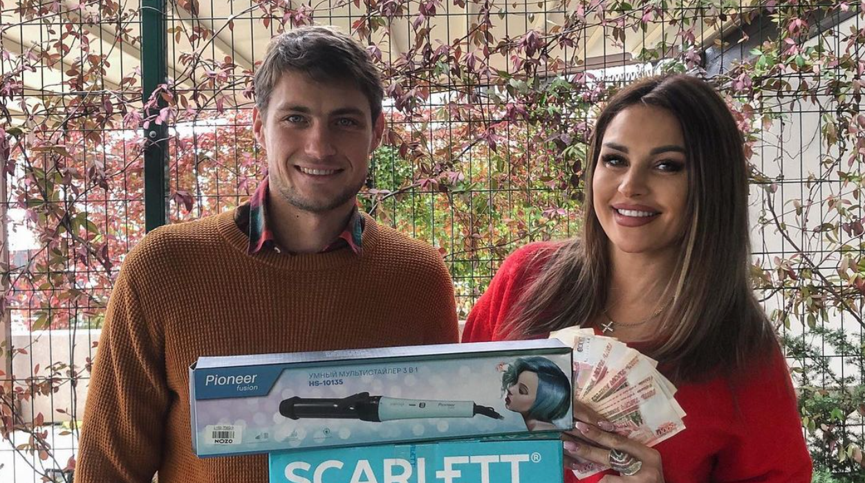 "Пребывает в вегетативном состоянии" - экс-участницы дома 2 Элина Камирен и жена Задойнова высмеяли Александра в прямом эфире