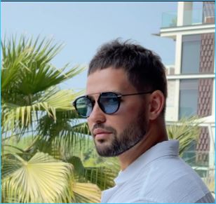 Примеру Захара Саленко в поисках красоты последовал Евгений Ромашов?