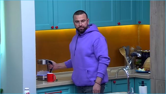 Артур Николайчук оказался в травмопункте, прощения же просит Алексей Адеев