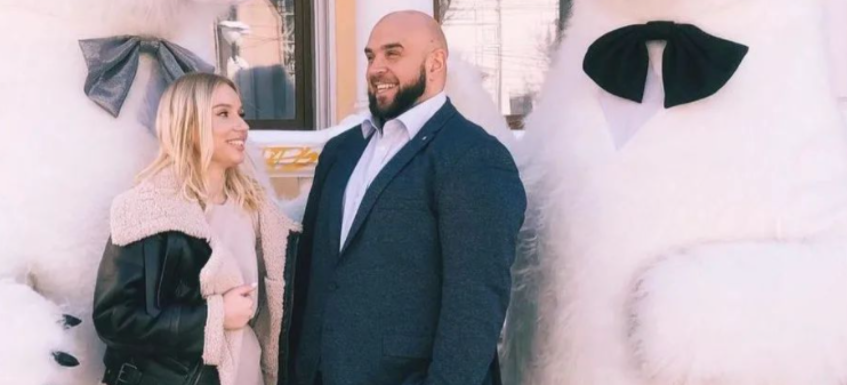 Подписчицы Насти Роинашвили подозревают, что Жемчугов взял тамадой на свадьбу свою бывшую девушку Подписчицы Насти Роинашвили подозревают, что Жемчугов взял тамадой на свадьбу свою бывшую девушку