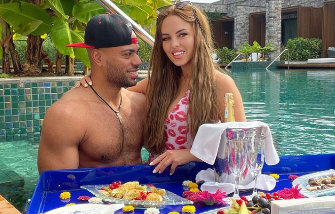 Ефременкова призналась в чувствах к Мондезиру, уйдёт ли с проекта Свет-Амур Ефременкова призналась в чувствах к Мондезиру, уйдёт ли с проекта Свет-Амур