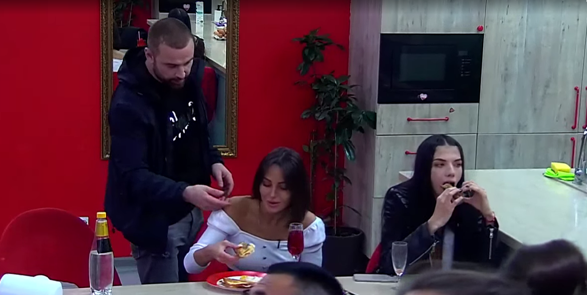 Яна Оскирко ушла с проекта, я Вика Фомская думает о возвращении