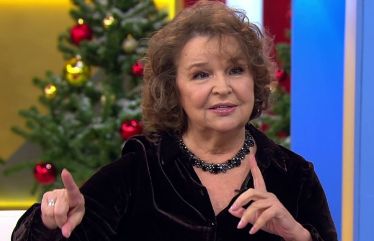 Тамара Сёмина прокомментировала слухи о закрытии программы Вечерний Ургант Тамара Сёмина прокомментировала слухи о закрытии программы Вечерний Ургант
