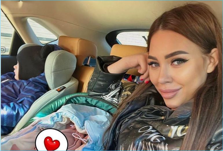 Алена Савкина не ожидала такой радостной встречи с семьей при выписке из роддома Алена Савкина не ожидала такой радостной встречи с семьей при выписке из роддома