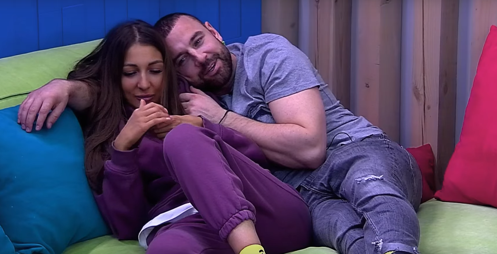 Захарова стала третьей лишней в паре Адеева и Исаевой Захарова стала третьей лишней в паре Адеева и Исаевой