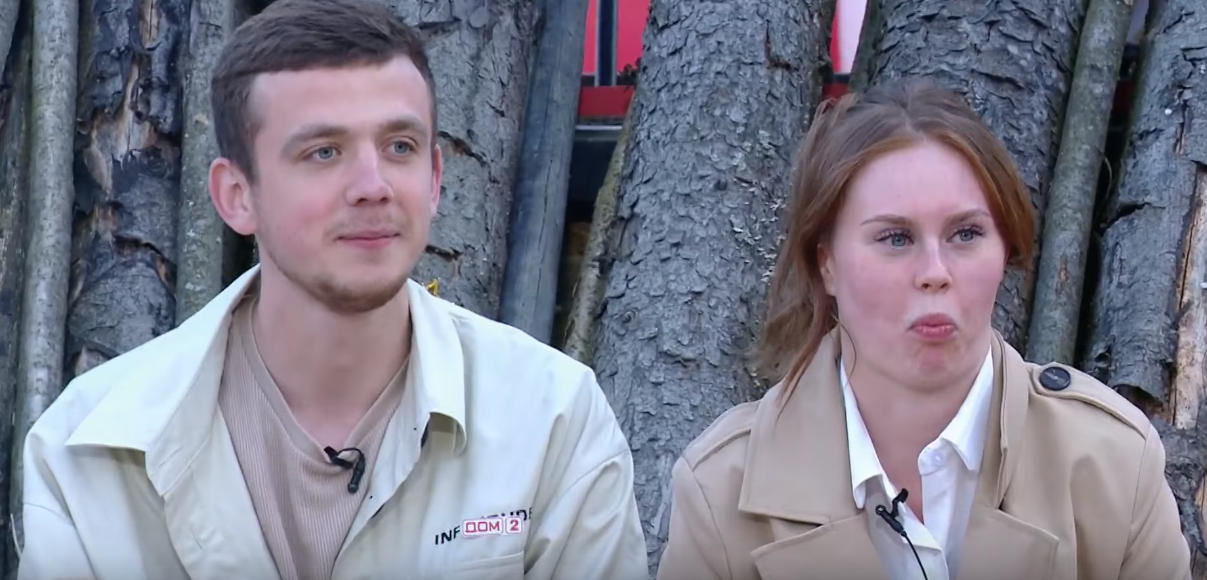 Горина продаёт пирожки на Доме 2, Николайчук подсчитывает прибыль Горина продаёт пирожки на Доме 2, Николайчук подсчитывает прибыль